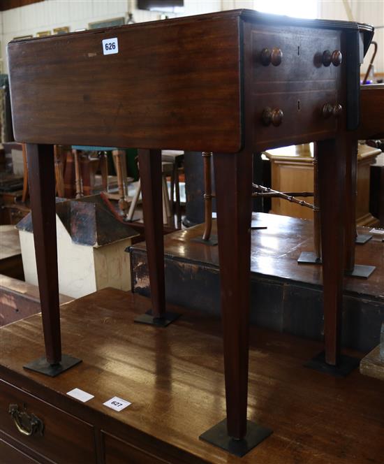 Late Georgian mahogany drop-flap table with reeded edge